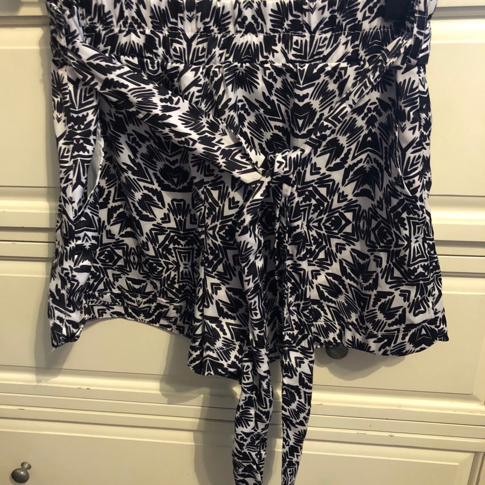 Shorts - Picture 2 of 3